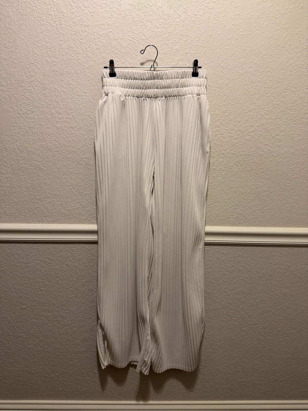 Manière De Voir Off White Pleated Pants